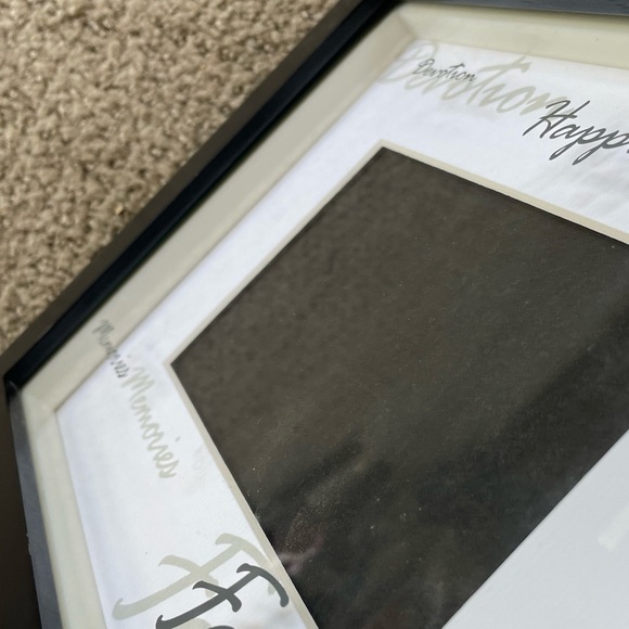 Lot of 2 Wooden Picture Frames - Picture 8 of 8